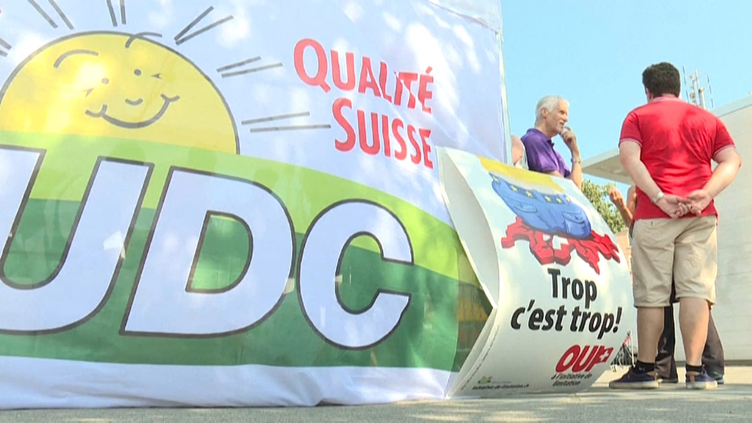 Activistas de la UDC hacen campaña en contra de la libre circulación de personas