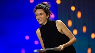 Catarina Vasconcelos recebe o prémio Zabaltegi-Tabakalera em San Sebastian