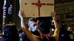 Polícia e manifestantes em confronto devido às regras antipandemia em Israel