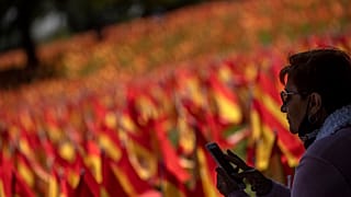 Madrid: 53mila bandierine per i morti di Covid-19