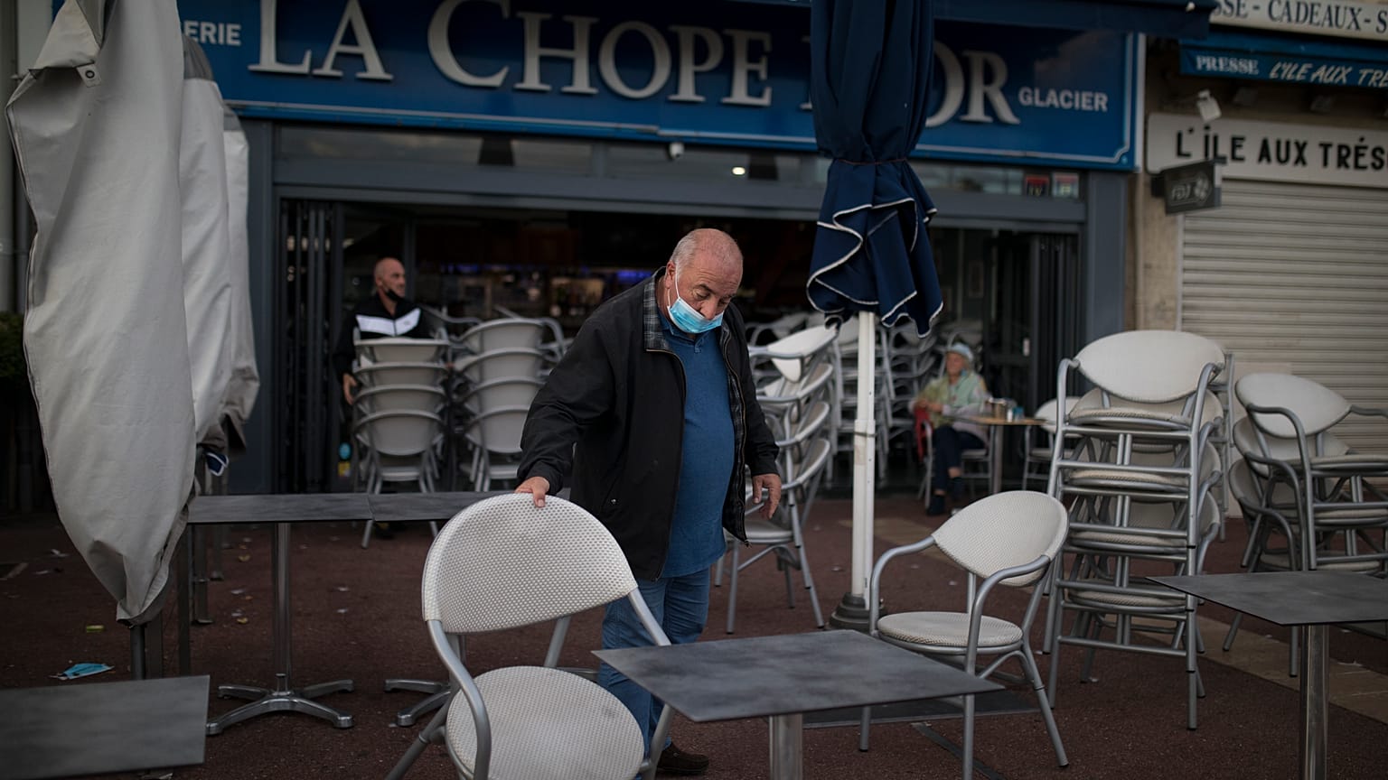 Un restaurateur marseillais ferme son établissement, dimanche 27 septembre 2020