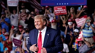 Başkan Donald Trump Kuzey Carolina'da konuşma yaparken 