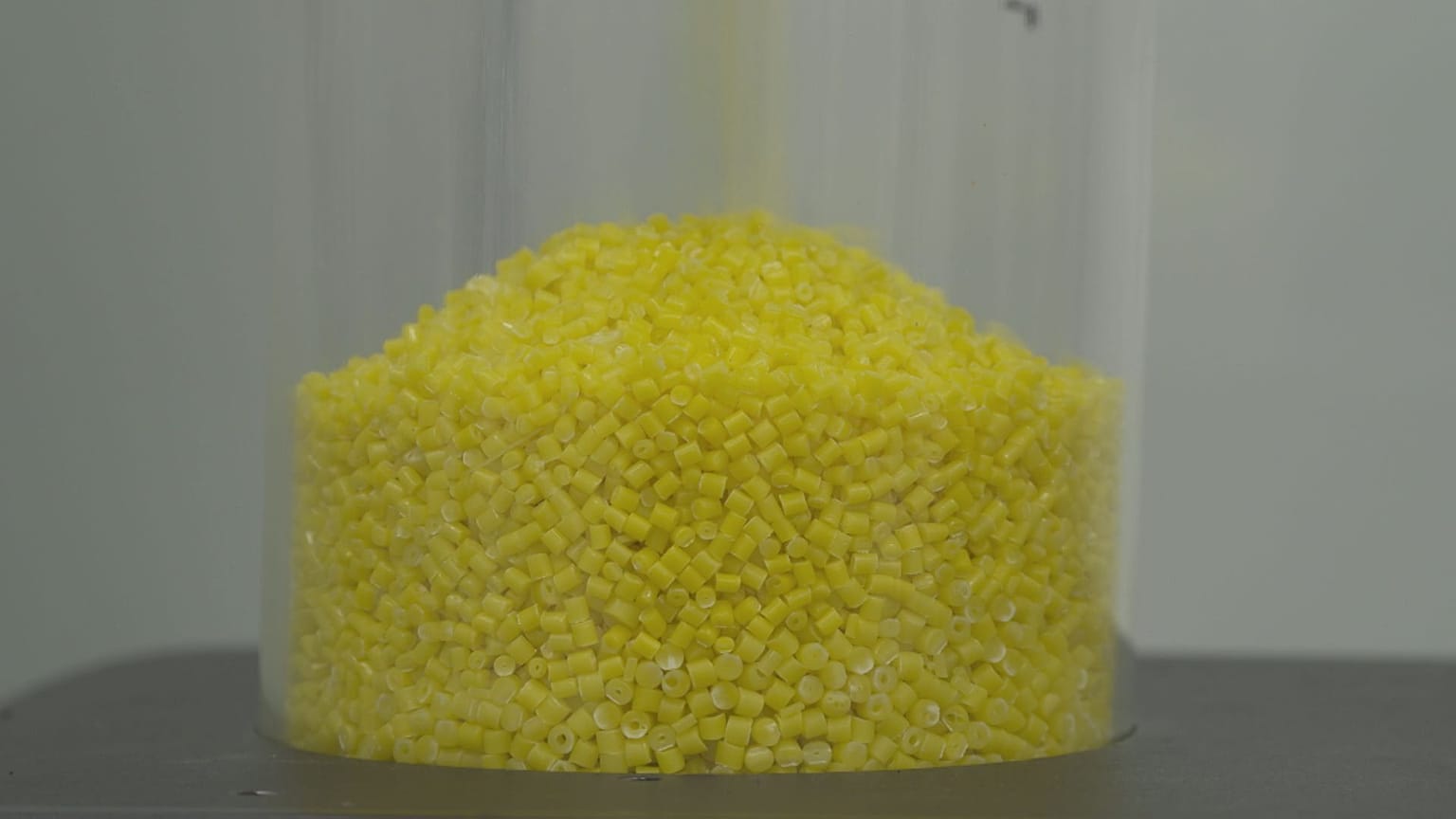 Projeto inovador transforma resíduos alimentares em plástico