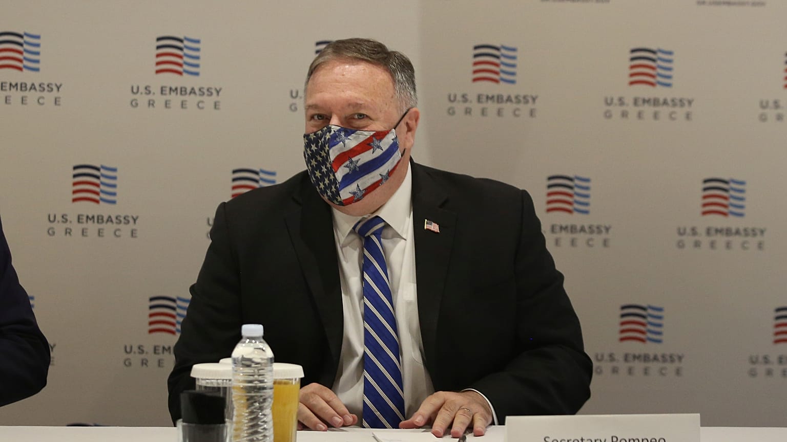 Mike Pompeo a Salonicco mentre incontra gli industriali greci