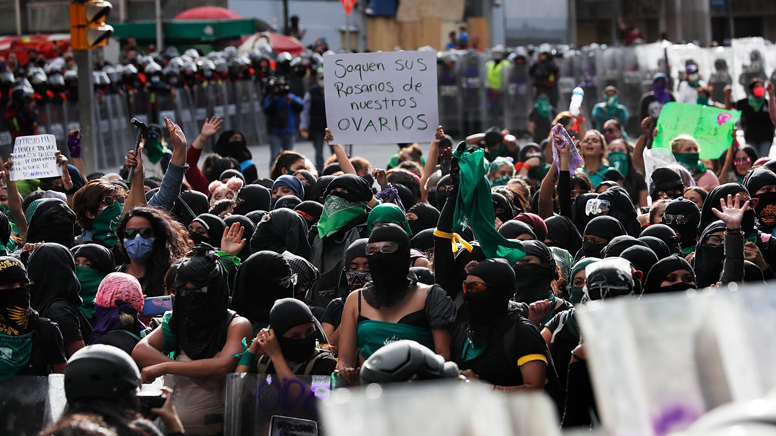 Gran marea verde en varios países de América Latina a favor de la despenalización del aborto. 