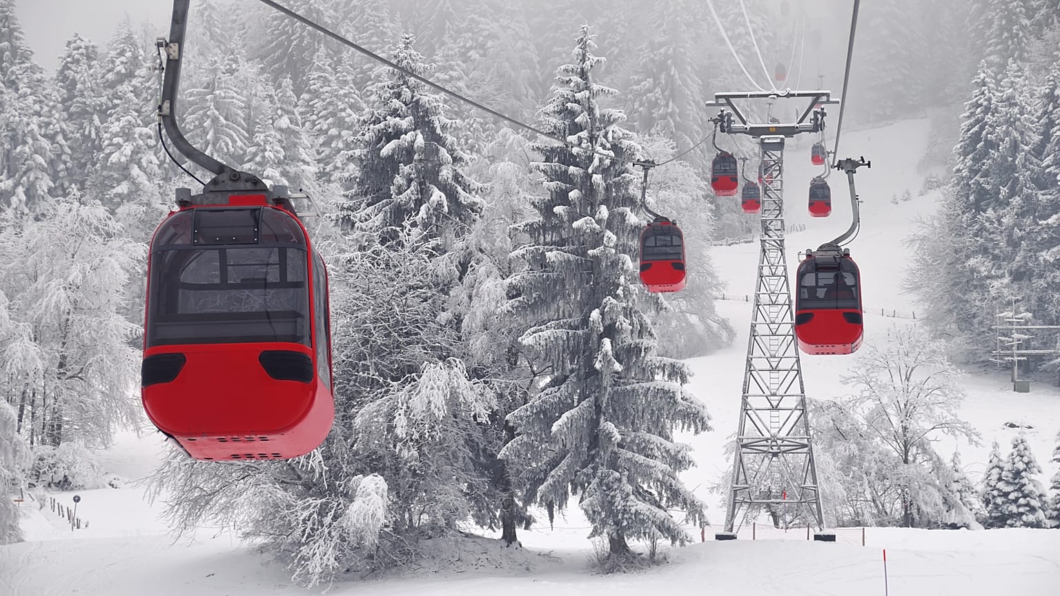 Empty cable cars