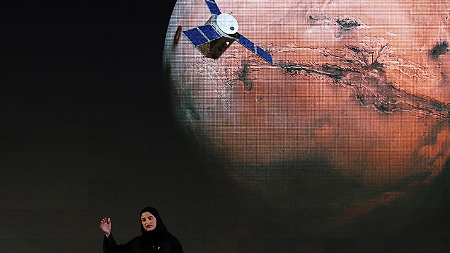 سارة الأميري، نائبة مدير مشروع بعثة الإمارات العربية المتحدة إلى المريخ، تتحدث عن مشروع  "الأمل"