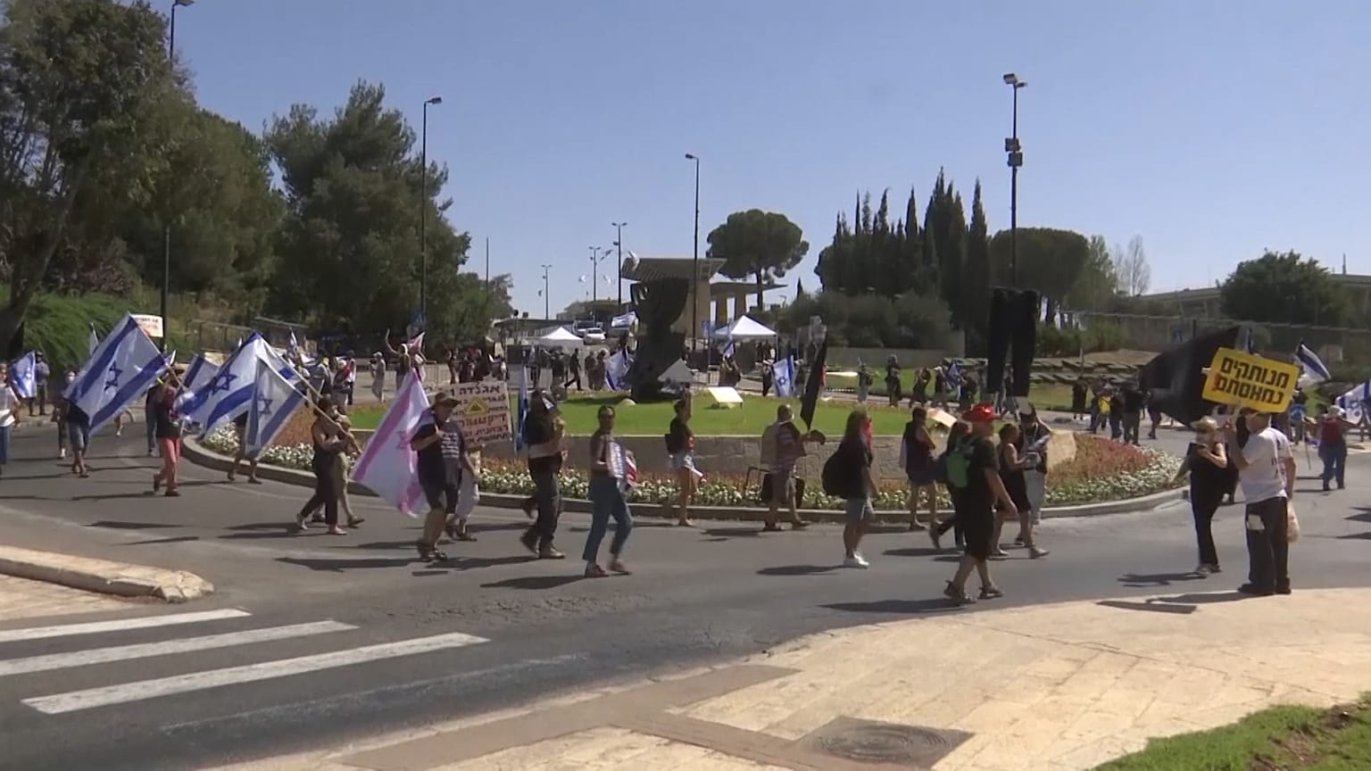 شاهد: مظاهرات في القدس احتجاجا على إجراءات الإغلاق بسبب كورونا 