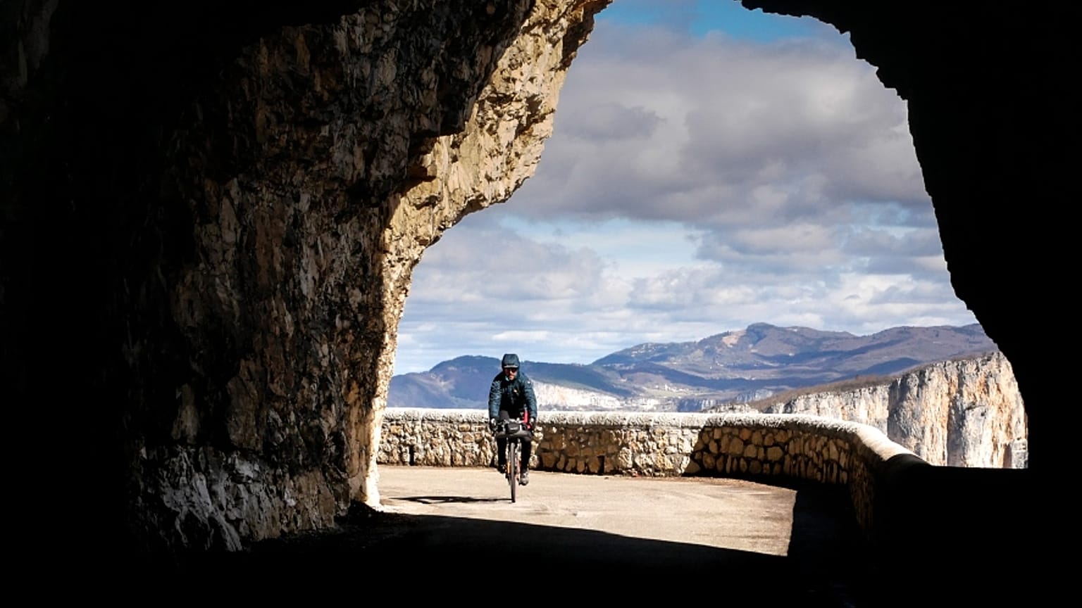 Pass of the Machine, overlooking the Combe Laval in the Vercors Regional Natural Park