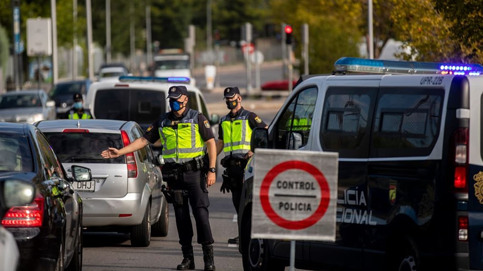 Control de policía en Orcasitas, Madrid