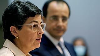İspanya Dışişleri Bakanı Arancha Gonzalez Laya (solda), Rum mevkidaşı Nikos Christodoulides ile görüştü