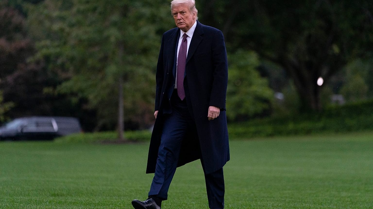 Donald Trump sur la pelouse de la Maison Blanche à Washington, le 1er octobre 2020