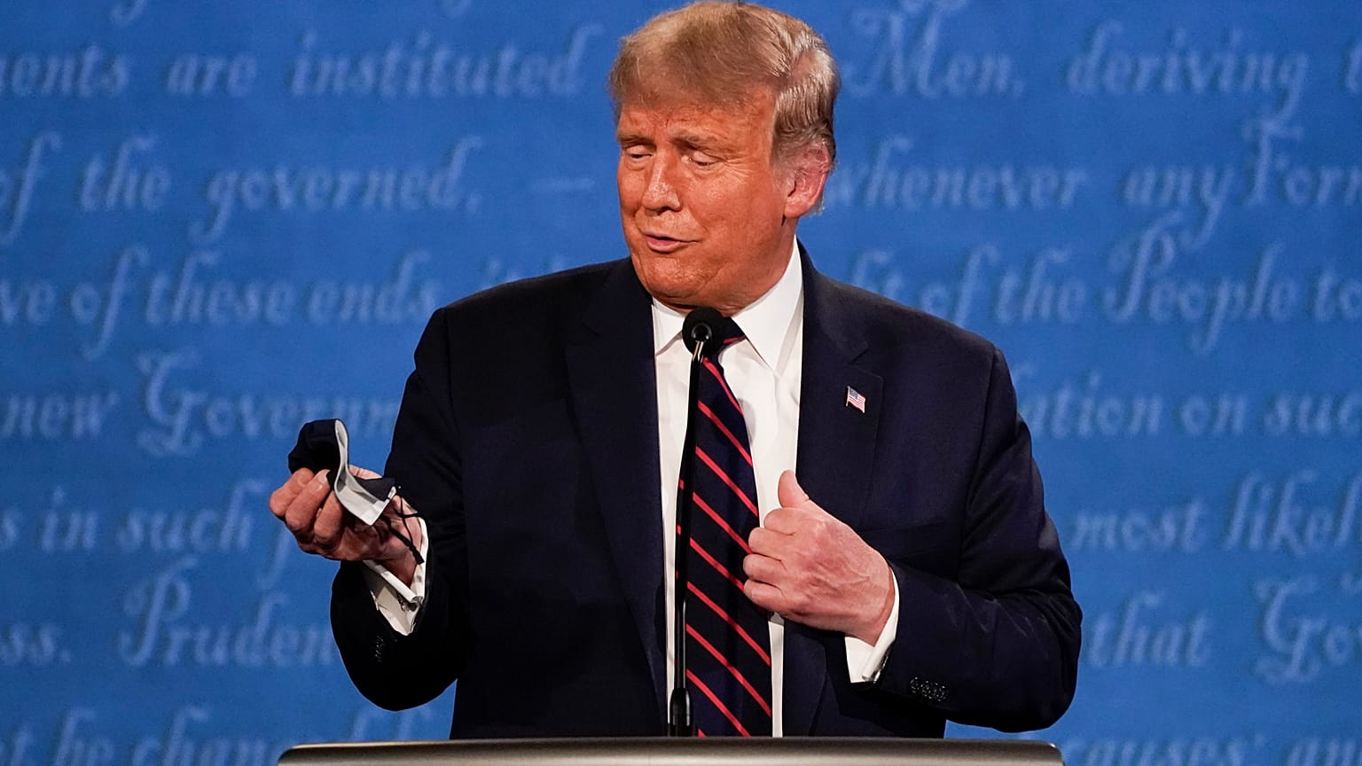 Il contagio spunta le armi di Trump nel mezzo della campagna elettorale
