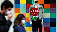 Gli sconti non bastano a convincere i consumatori. H&M vira sul web e chiude altri 250 punti vendita