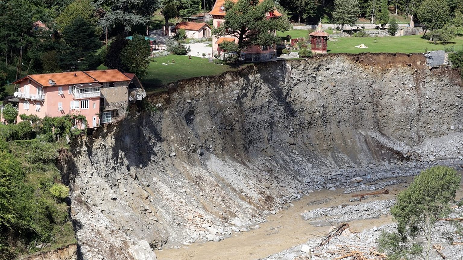 Der Fluss Vésubie war über die Ufer getreten