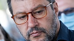 Matteo Salvini face à la justice pour avoir bloqué des migrants en mer