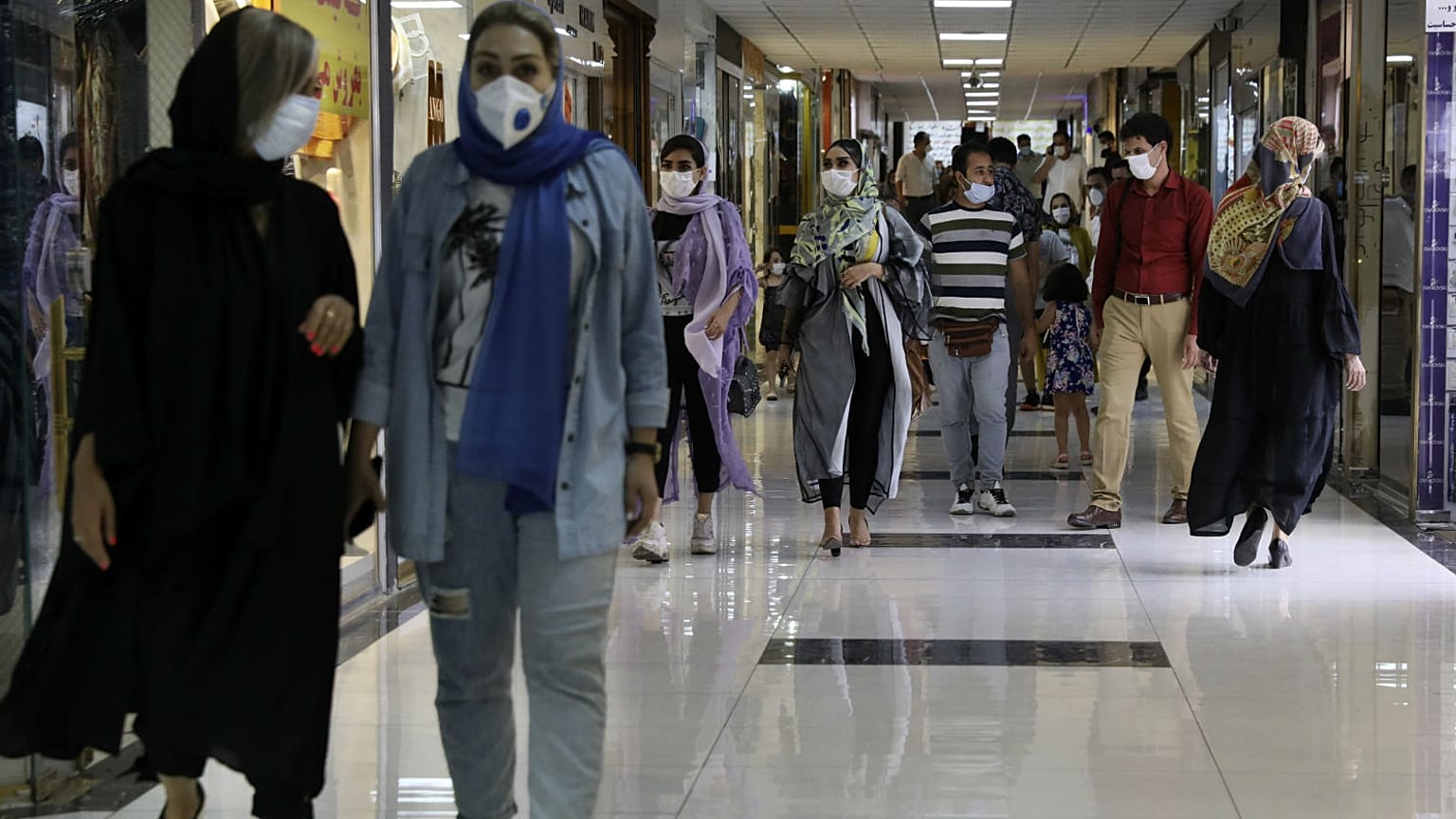 İran'ın başkenti Tahran'da bir alışveriş merkezi 
