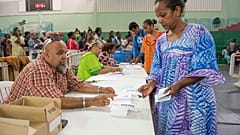 Los 304 colegios electorales de Nueva Caledonia han abierto sus puertas a las 08.00 hora local del domingo para la votación del segundo referéndum sobre la independencia.