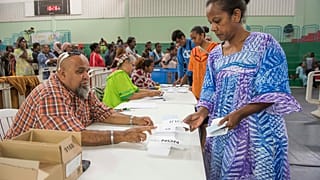 Los 304 colegios electorales de Nueva Caledonia han abierto sus puertas a las 08.00 hora local del domingo para la votación del segundo referéndum sobre la independencia.