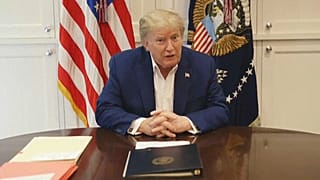 El presidente Donald Trump realizó este video aparentemente el sábado desde el hospital en donde se encuentra desde el viernes 2 de octubre. .