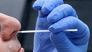 Covid-19 testi sonrası beyin sıvısı aktı