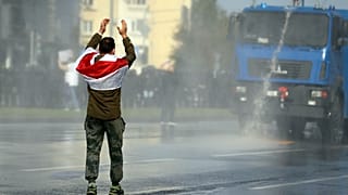 Belarus'ta bir gösterici (arşiv)