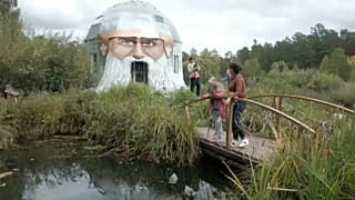В Миассе появился необычный арт-объект в виде головы богатыря Святогора