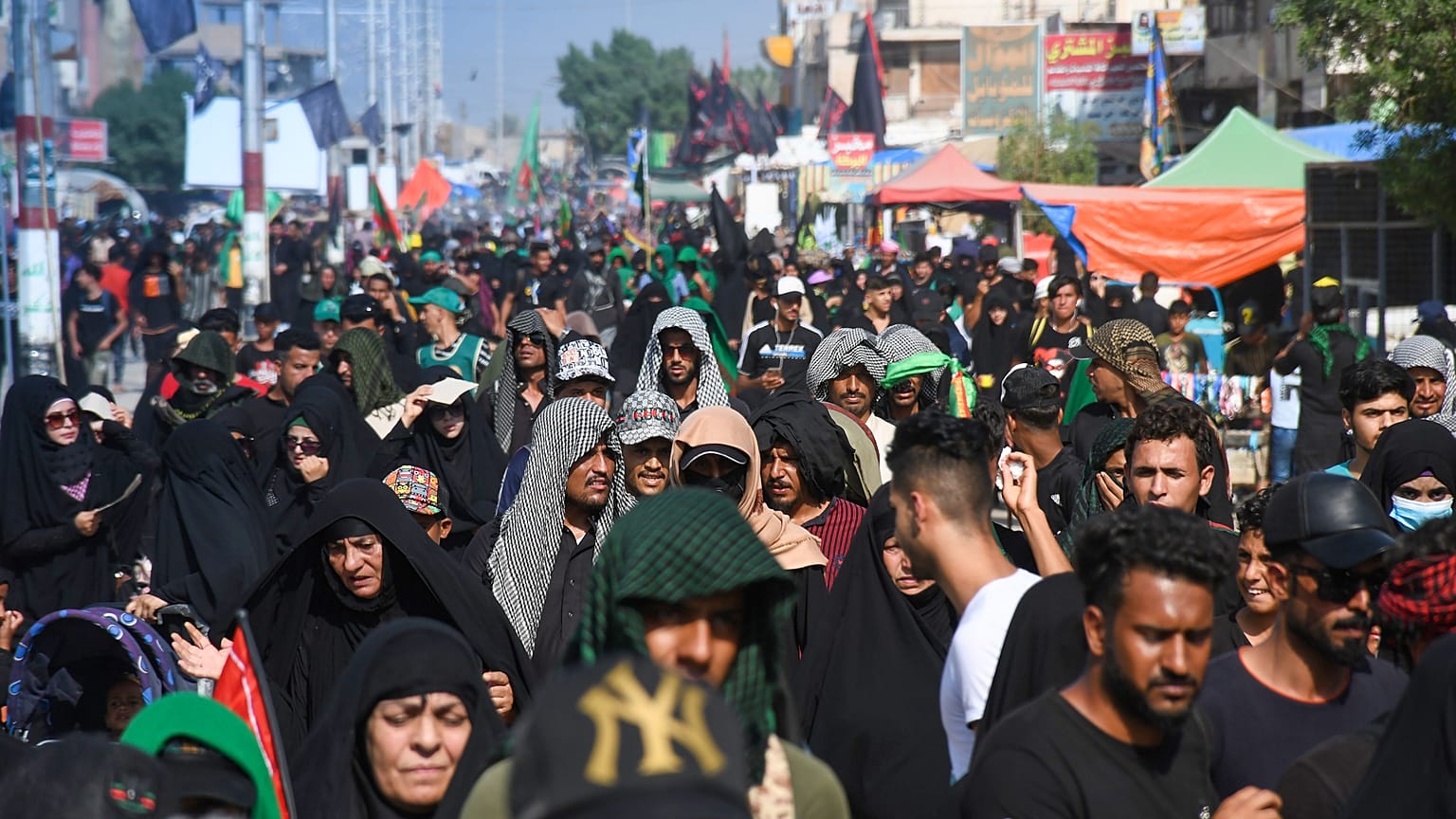 Irak'ta 'Erbain Merasimi'ne Covid-19'a rağmen onbinlerce kişi katıldı