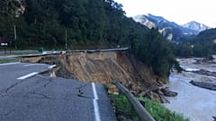 Eine zerstörte Straße in La Bollene-Vesubie (Frankreich)