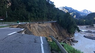 Eine zerstörte Straße in La Bollene-Vesubie (Frankreich)