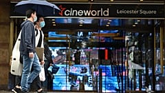 صورة دور السينما البريطانية "سينيوورلد" في لندن 