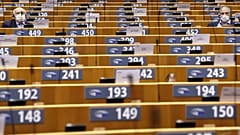نواب البرلمان الأوروبي خلال جلسة عامة في البرلمان في بروكسل/ الأربعاء 7 أكتوبر 2020