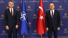NATO Genel Sekreteri Stoltenberg, Türkiye Dışişleri Bakanı Mevlüt Çavuşoğlu