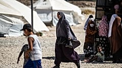 الإدارة الذاتية الكردية ستسمح للسوريين بمغادرة مخيم الهول المكتظ