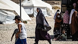 الإدارة الذاتية الكردية ستسمح للسوريين بمغادرة مخيم الهول المكتظ