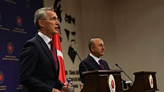 Le secrétaire général de l'Otan et le chef de la diplomatie turque
