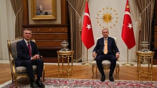 Ο Γενικός Γραμματέας του ΝΑΤΟ, Γενς Στόλτενμπεργκ, και ο πρόεδρος της Τουρκίας, Ρετζέπ Ταγίπ Ερντογάν