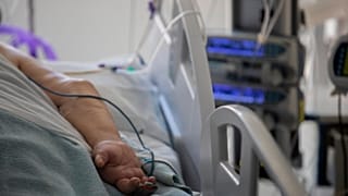 Dans un service de soins intensifs de l'Hôpital de Torrejon en Espagne, le 6 octobre 2020