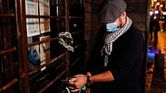Kneipenbesitzer schließt sein Geschäft