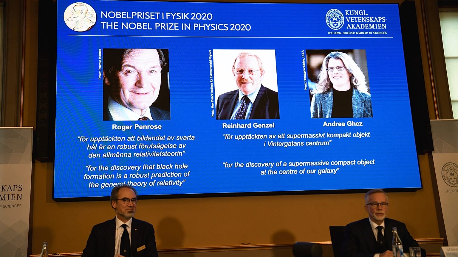 Le nom des trois lauréats du prix Nobel de physique 2020 après avoir leur révélation par l'Académie royale des sciences de Suède, à Stockholm le 6 octobre 2020