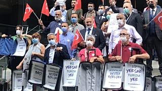 Pandemi nedeniyle ekonomik sıkıntılar yaşayan seyahat acentalarından boş bavul eylemi