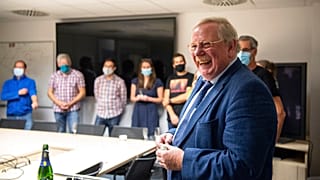 Astrophysiker Reinhard Genzel mit seinen StudentInnen in Garching