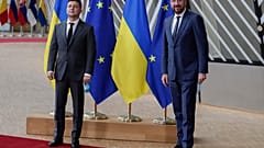 Ukrainian President Volodymyr Zelenskyy (L) and EU Council President Charles Michel in Brussels, Tuesday, Oct. 6, 2020.