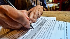 ABD'de posta yoluyla oyunu kullanan bir seçmen