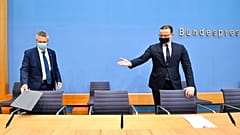 Der deutsche Gesundheitsminister Jens Spahn und der Präsident des Robert-Koch-Instituts Lothar Wieler bei einer gemeinsamen Pressekonferenz, 08.10.2020