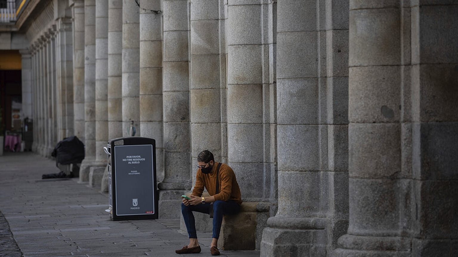 La solitudine ai tempi del Covid a Plaza Mayor, Madrid