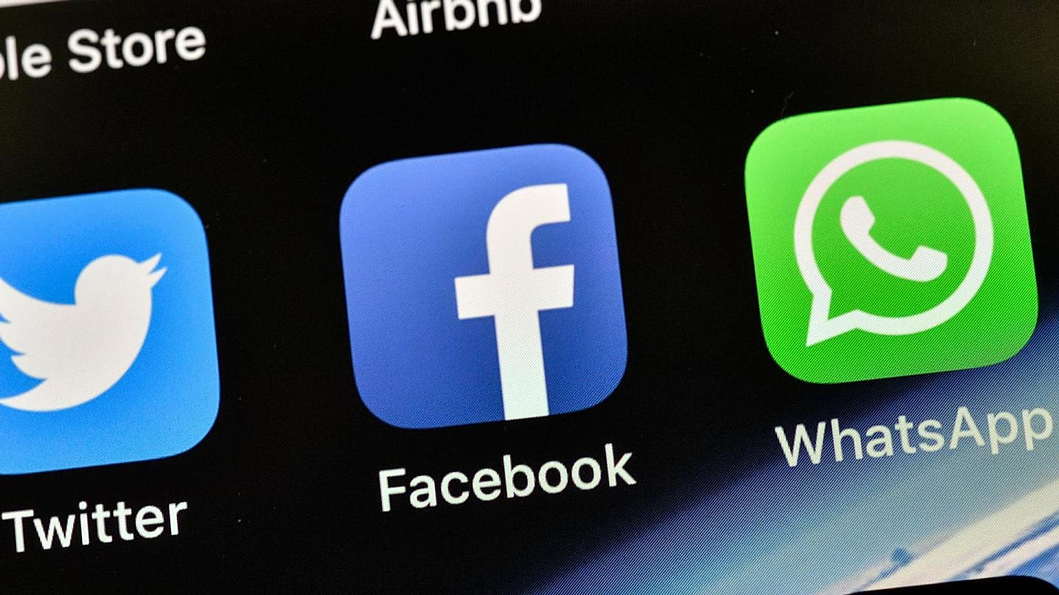 Facebook, Twitter