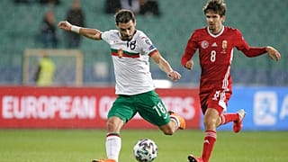 Nagy Ádám (piros mezben) most is hasznosan futballozott