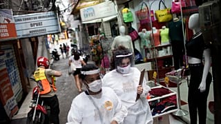 Voluntários da "Bora Testar" na Rocinha