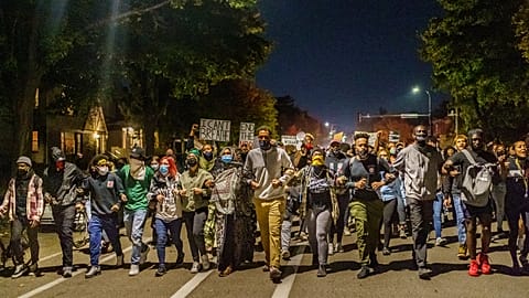Mutmaßlicher Mörder von George Floyd gegen Kaution auf freiem Fuß - Proteste